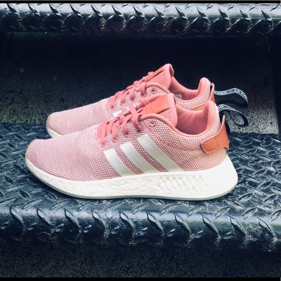 nmd r2 ash pink
